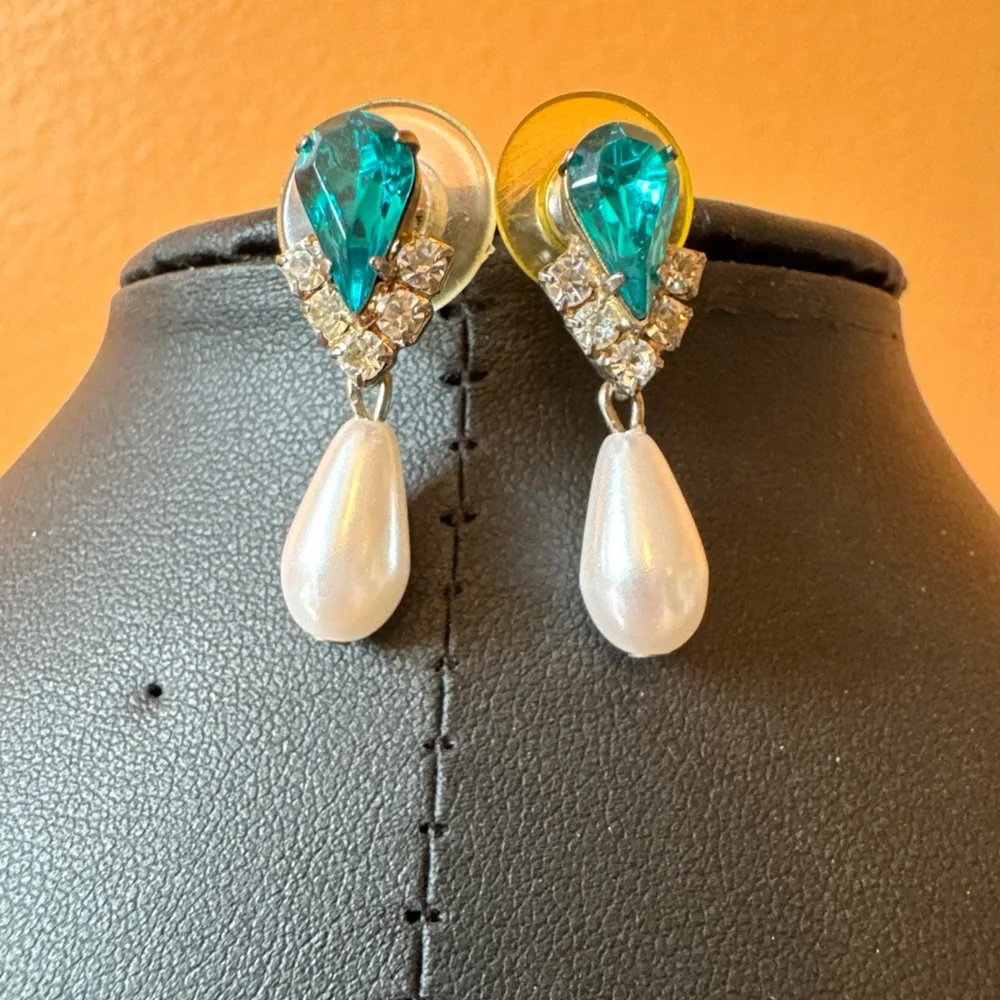 Dangle Earrings Silver Tone Faux Pearl Green Rhinestone Crystals Vintage Regency
